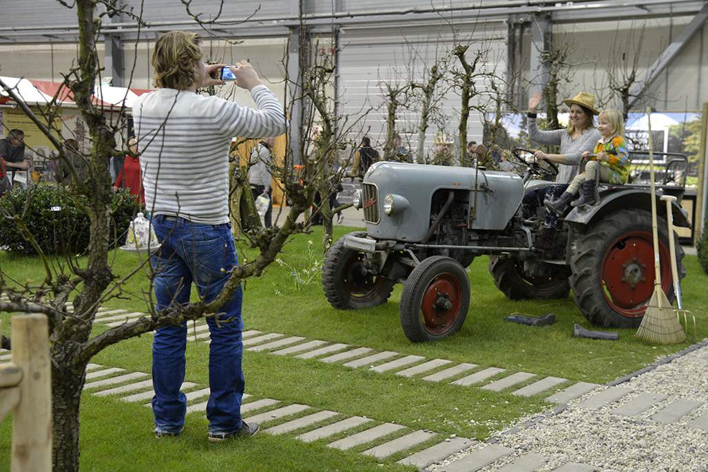 LANDLAB TuinIdee 2016 family in orchard